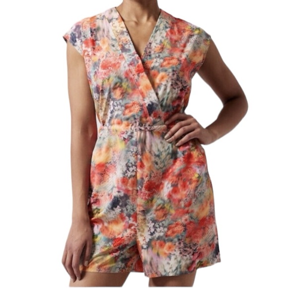 ATHLETA Marlow V-Neck Romper Renewed Bloom Floral Pockets Cap Sleeve sz XXS NWT - Picture 1 of 5